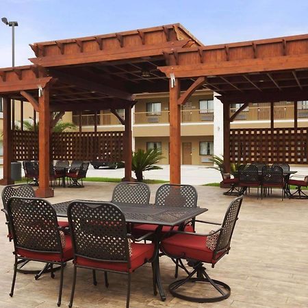 Days Inn & Suites By Wyndham Houston North-Spring Westfield Exterior photo