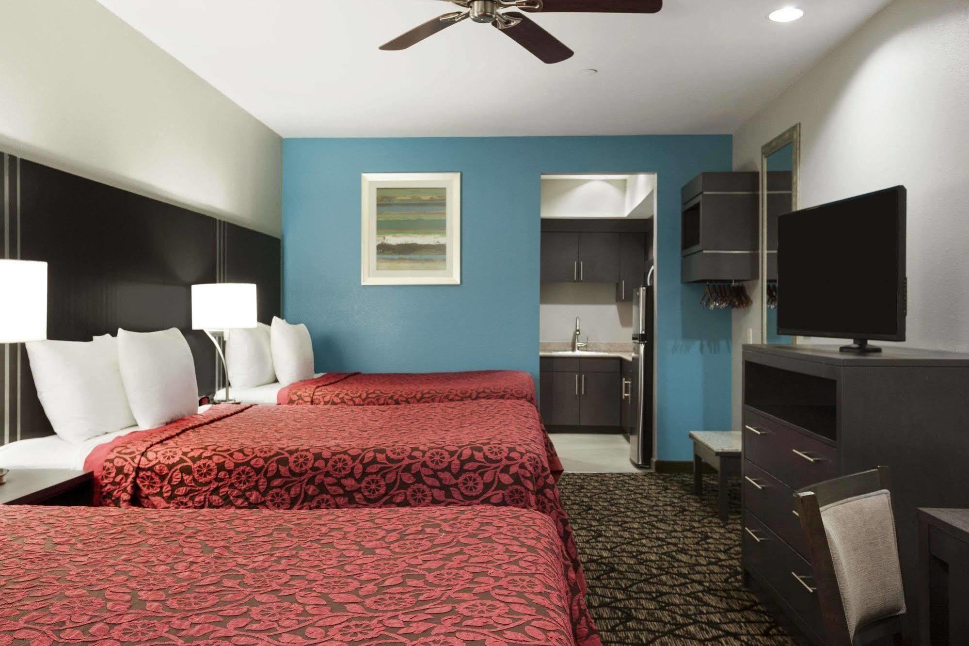Days Inn & Suites By Wyndham Houston North-Spring Westfield Exterior photo