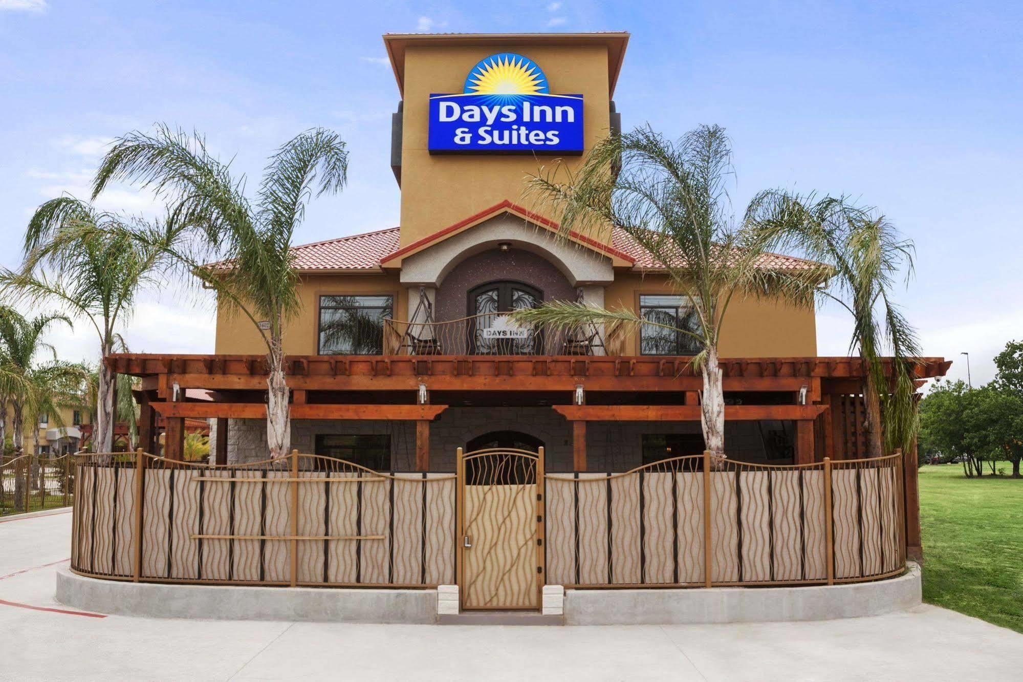 Days Inn & Suites By Wyndham Houston North-Spring Westfield Exterior photo